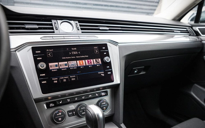 Volkswagen Passat cena 81900 przebieg: 191000, rok produkcji 2017 z Kowal małe 301